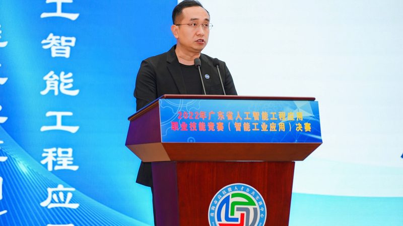 大模型应用场景揭秘：从金融风控到智能客服